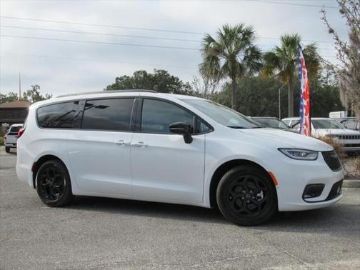 2025 Chrysler Pacifica Hybrid Premium S Appearance Pkg