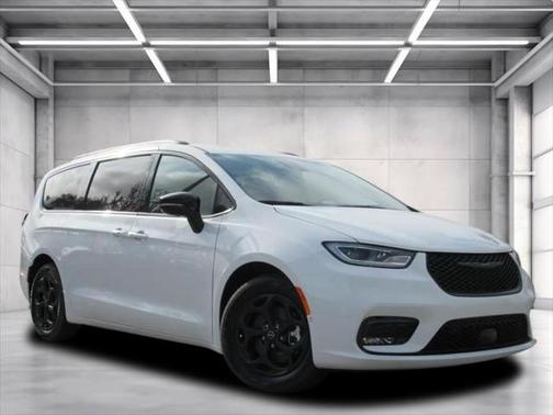 2025 Chrysler Pacifica Hybrid Premium S Appearance Pkg