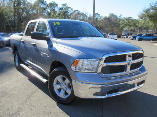 Photo 2 of 30 of 2019 RAM 1500 Classic Tradesman
