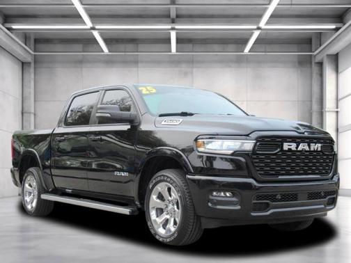 Diamond Black Crystal Pearlcoat 2025 RAM 1500 Big Horn/Lone Star