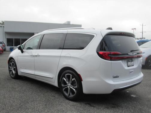 2026 Chrysler Pacifica Pinnacle FWD