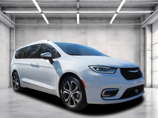 2026 Chrysler Pacifica Pinnacle FWD