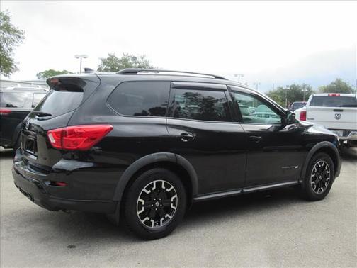 2020 Nissan Pathfinder SV