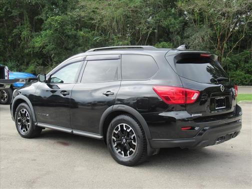 2020 Nissan Pathfinder SV