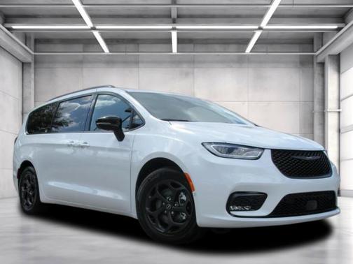 2025 Chrysler Pacifica Hybrid Premium S Appearance Pkg