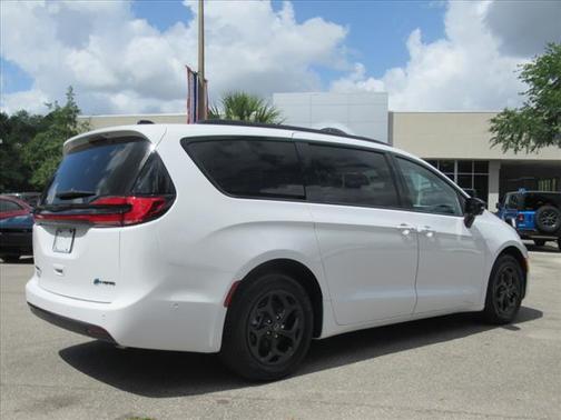 2025 Chrysler Pacifica Hybrid Premium S Appearance Pkg