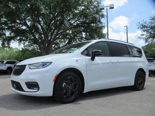 2025 Chrysler Pacifica Hybrid Premium S Appearance Pkg
