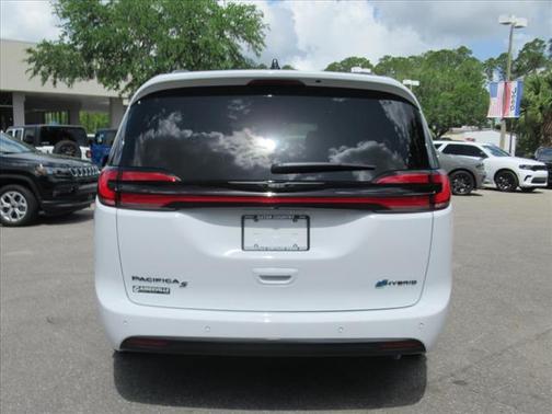 2025 Chrysler Pacifica Hybrid Premium S Appearance Pkg