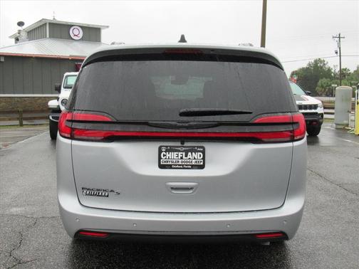 2026 Chrysler Pacifica Select FWD