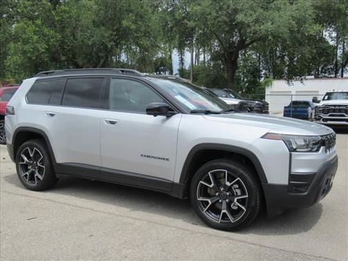 Silver Zynith Clearcoat 2026 Jeep Cherokee Overland