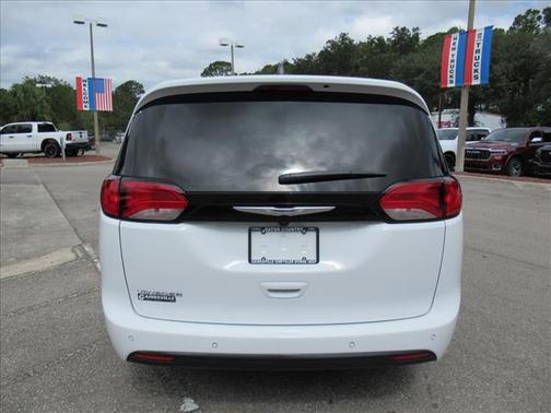 2026 Chrysler Voyager LX