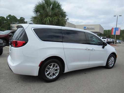 2026 Chrysler Voyager LX