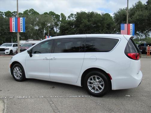 2026 Chrysler Voyager LX