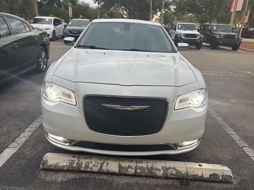 2017 Chrysler 300 Limited