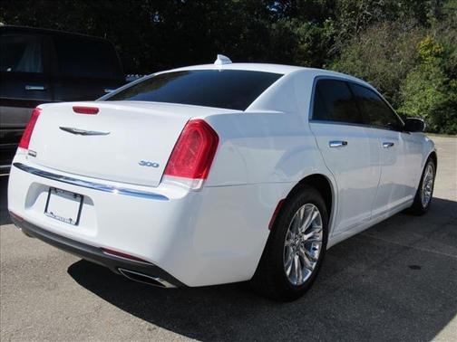 2017 Chrysler 300 Limited