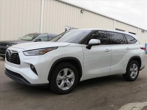 2022 Toyota Highlander LE