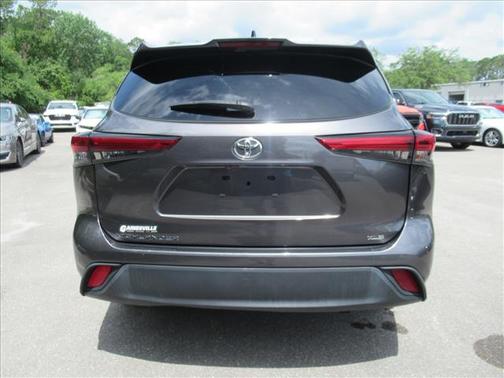 Magnetic Gray Metallic 2022 Toyota Highlander XLE