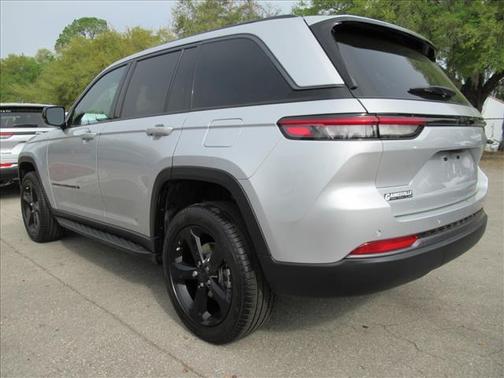 Silver Zynith 2026 Jeep Grand Cherokee Limited