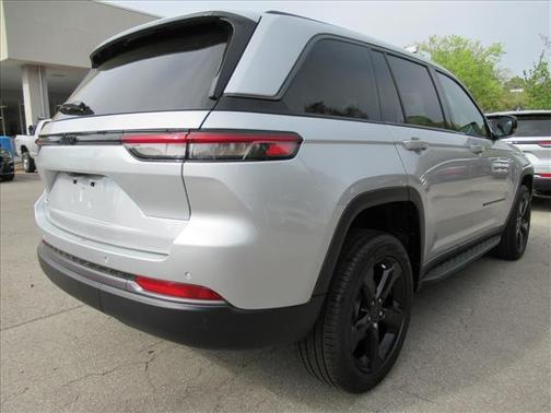 Silver Zynith 2026 Jeep Grand Cherokee Limited