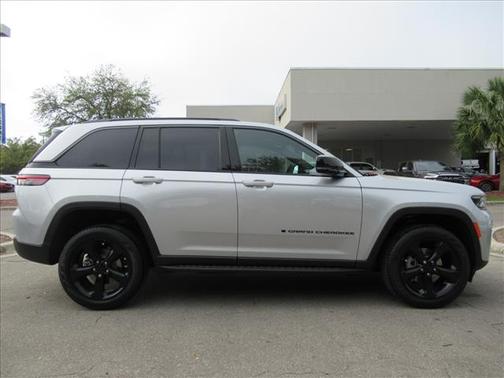 Silver Zynith 2026 Jeep Grand Cherokee Limited