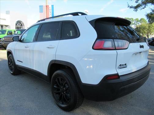 2023 Jeep Cherokee Altitude Lux