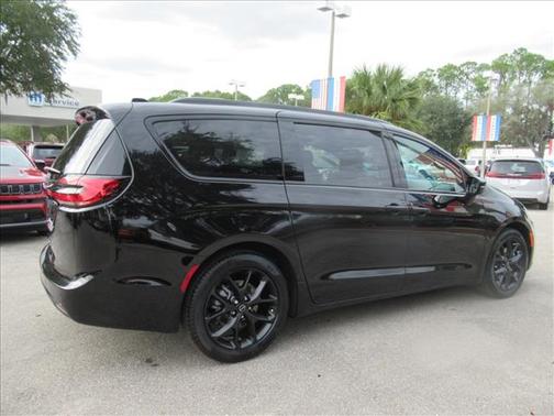 2026 Chrysler Pacifica Select FWD