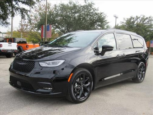 2026 Chrysler Pacifica Select FWD