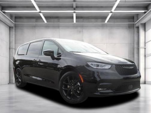 2026 Chrysler Pacifica Select FWD