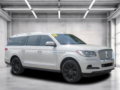 Pearl Metallic 2024 Lincoln Navigator Reserve