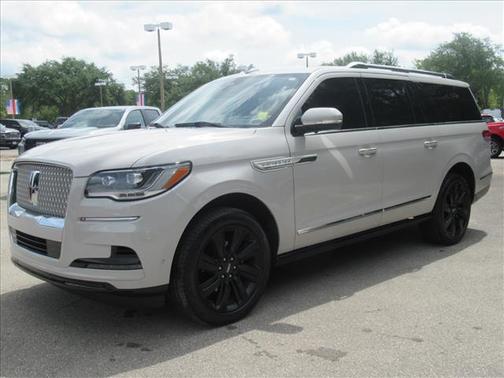 Pearl Metallic 2024 Lincoln Navigator Reserve