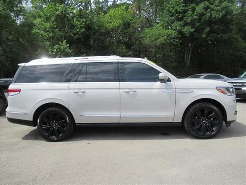 Pearl Metallic 2024 Lincoln Navigator Reserve