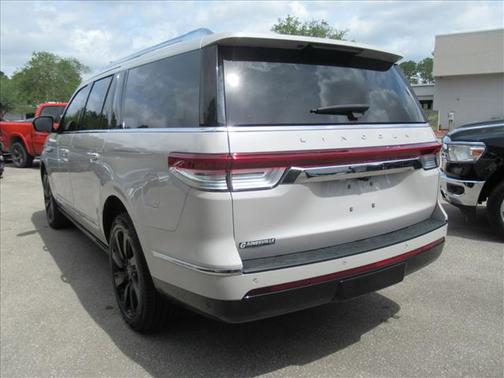 Pearl Metallic 2024 Lincoln Navigator Reserve
