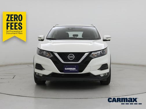 White 2022 Nissan Rogue Sport SV