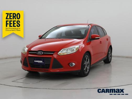 Red 2014 Ford Focus SE