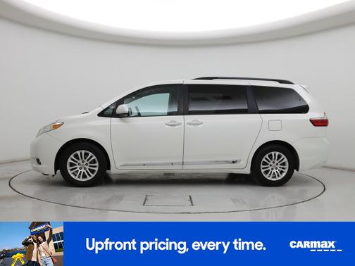 White 2017 Toyota Sienna XLE