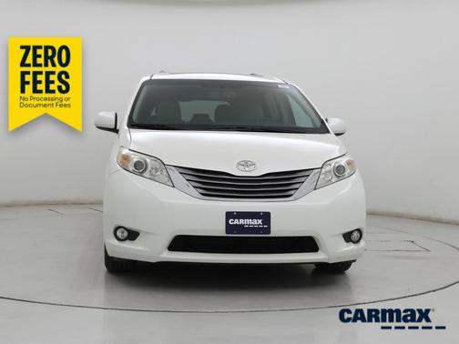 White 2017 Toyota Sienna XLE