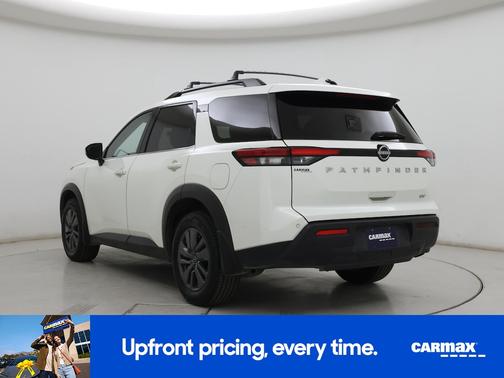 White 2024 Nissan Pathfinder SV