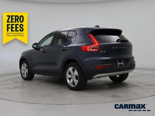 Blue 2021 Volvo XC40 T5 Momentum