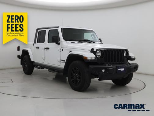 White 2022 Jeep Gladiator Altitude