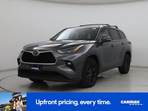 Gray 2023 Toyota Highlander LE