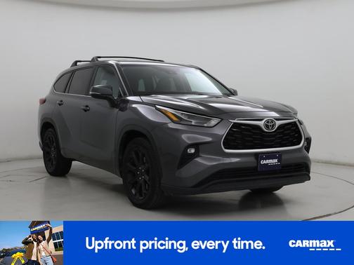 Gray 2023 Toyota Highlander LE