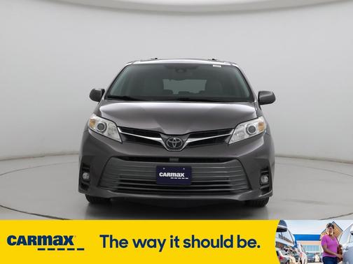 2020 Toyota Sienna XLE