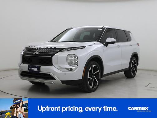 White 2023 Mitsubishi Outlander SE