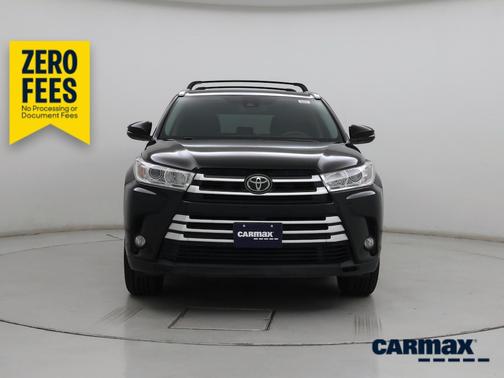 Black 2017 Toyota Highlander XLE