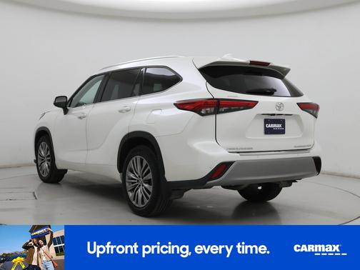 White 2021 Toyota Highlander Platinum