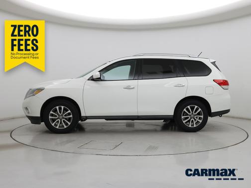 White 2016 Nissan Pathfinder SV