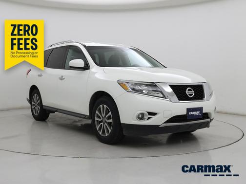White 2016 Nissan Pathfinder SV