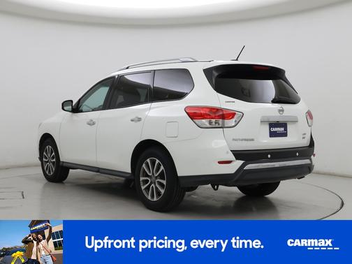 White 2016 Nissan Pathfinder SV