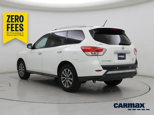 White 2016 Nissan Pathfinder SV