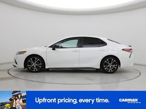 White 2018 Toyota Camry SE
